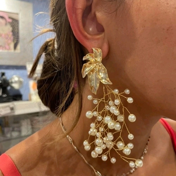 💖 2/$30 Gold leaf Boho Faux pearl chandelier drop statement 3D earrings NEW - Picture 10 of 11